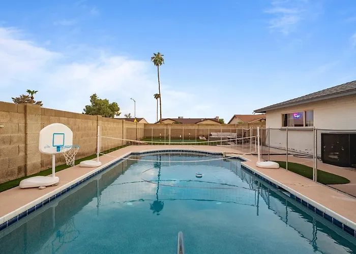 Retreat: Refreshing Pool~ Golf ~games Asu Holiday home Glendale